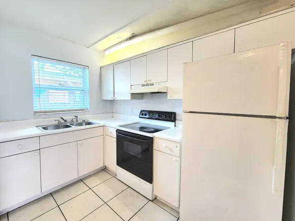 215 SW 1st Ct #1-2, Pompano Beach, FL 33060