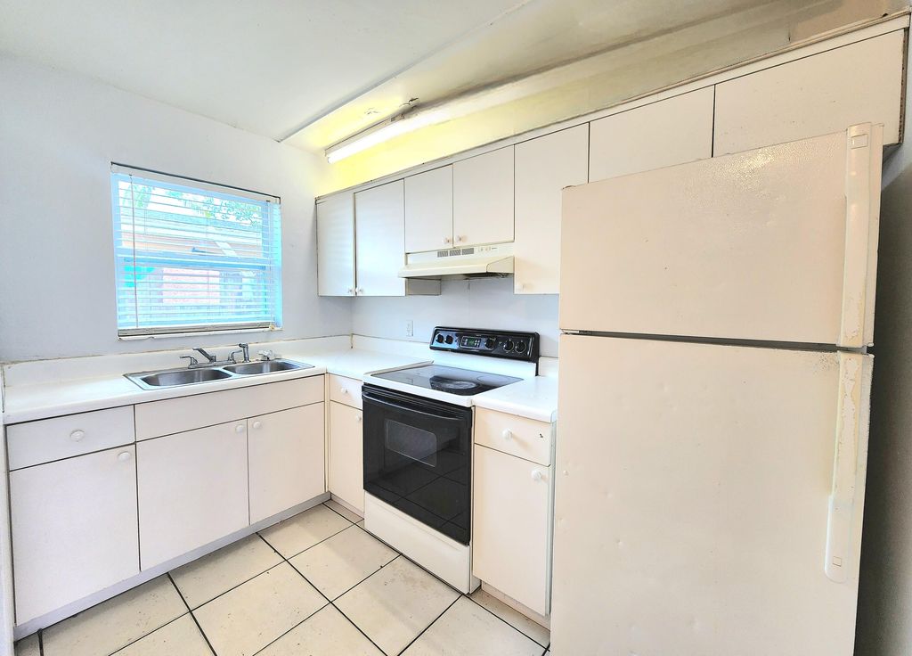 215 SW 1st Ct #1-2, Pompano Beach