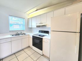 215 SW 1st Ct, Pompano Beach, FL