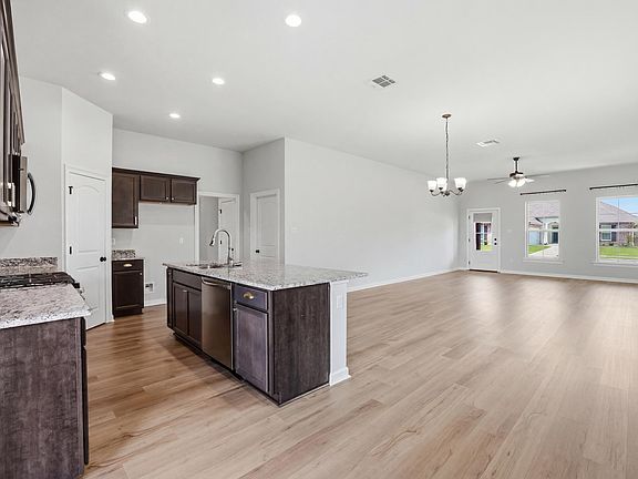 5th image of 269 Pond Dr