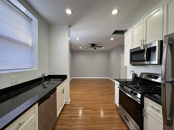 4th image of 1157 W Lunt Ave #102