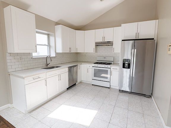 3rd image of 528 Throggs Neck Expy #3