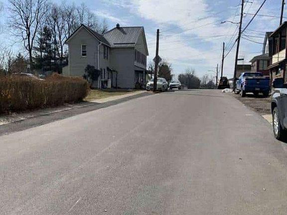 3rd image of 19 Rose Ave