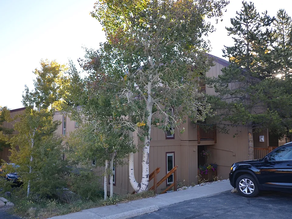 213 Buffalo Dr #2-0021