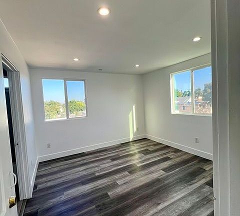 3rd image of 789 E 41st Pl