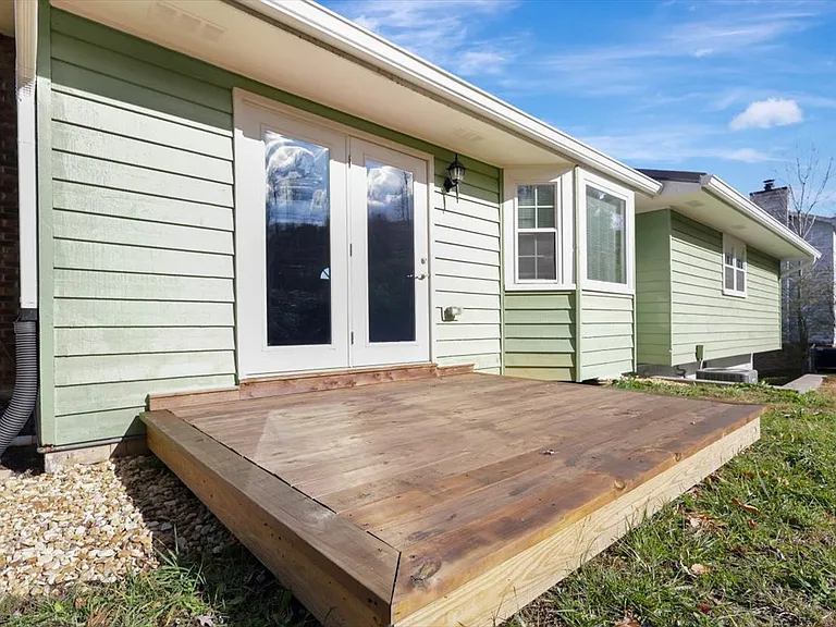 8102 Gladys Ln — Photo 24