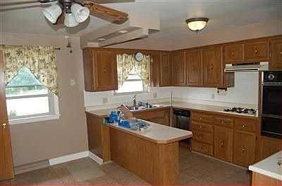 3rd image of 875 Lynridge Dr