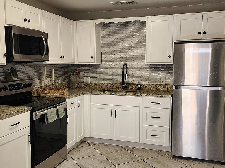 635 Winston St #1 — Photo 8