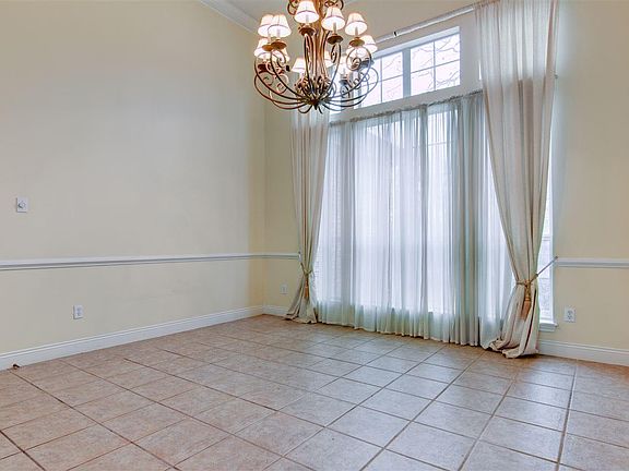 5th image of 6102 Stoneridge Dr