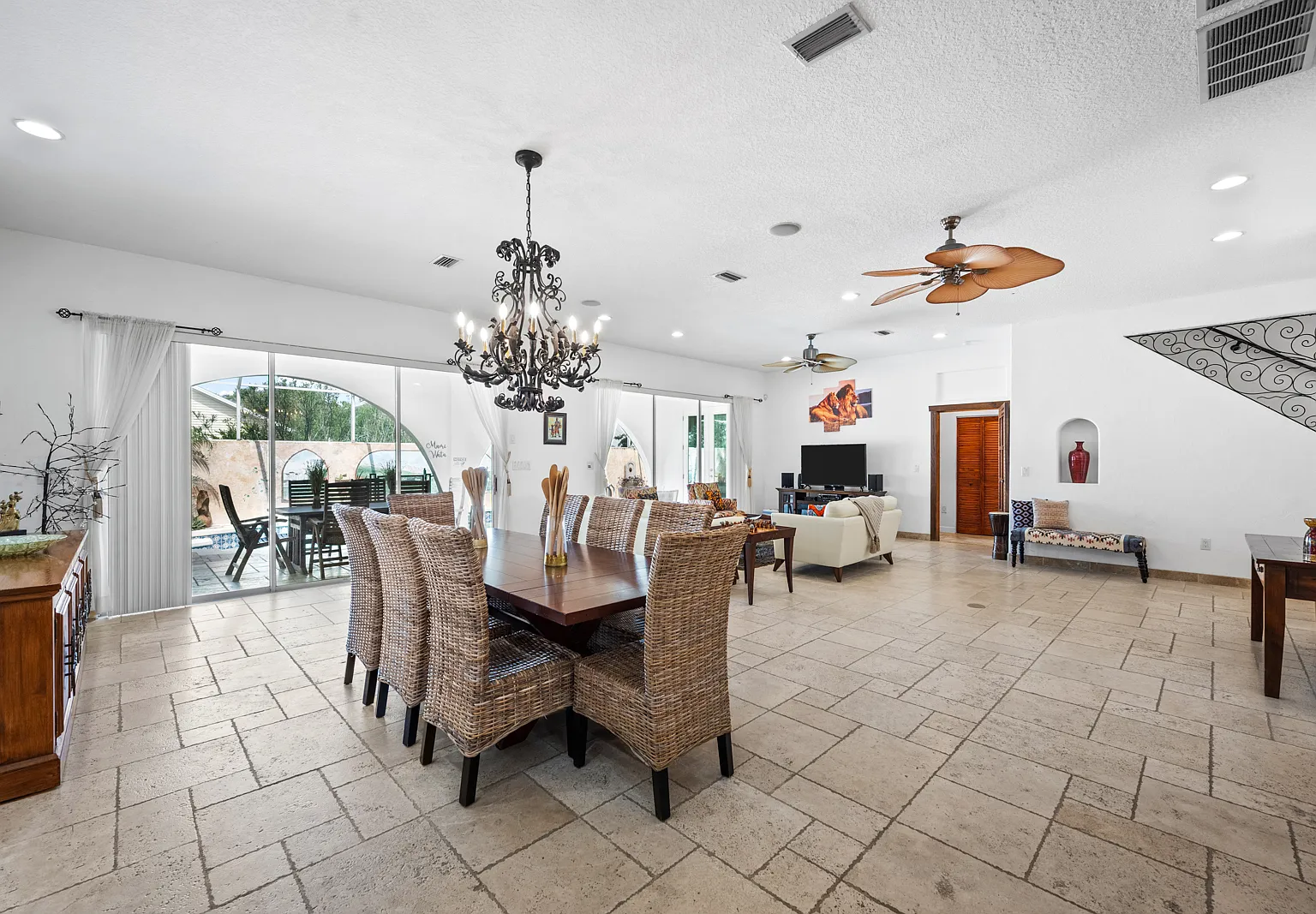 4 bed, 2966 sqft, $5,900 — Photo 3