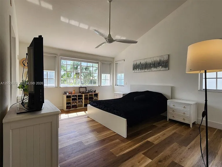 594 Spinnaker — Photo 25