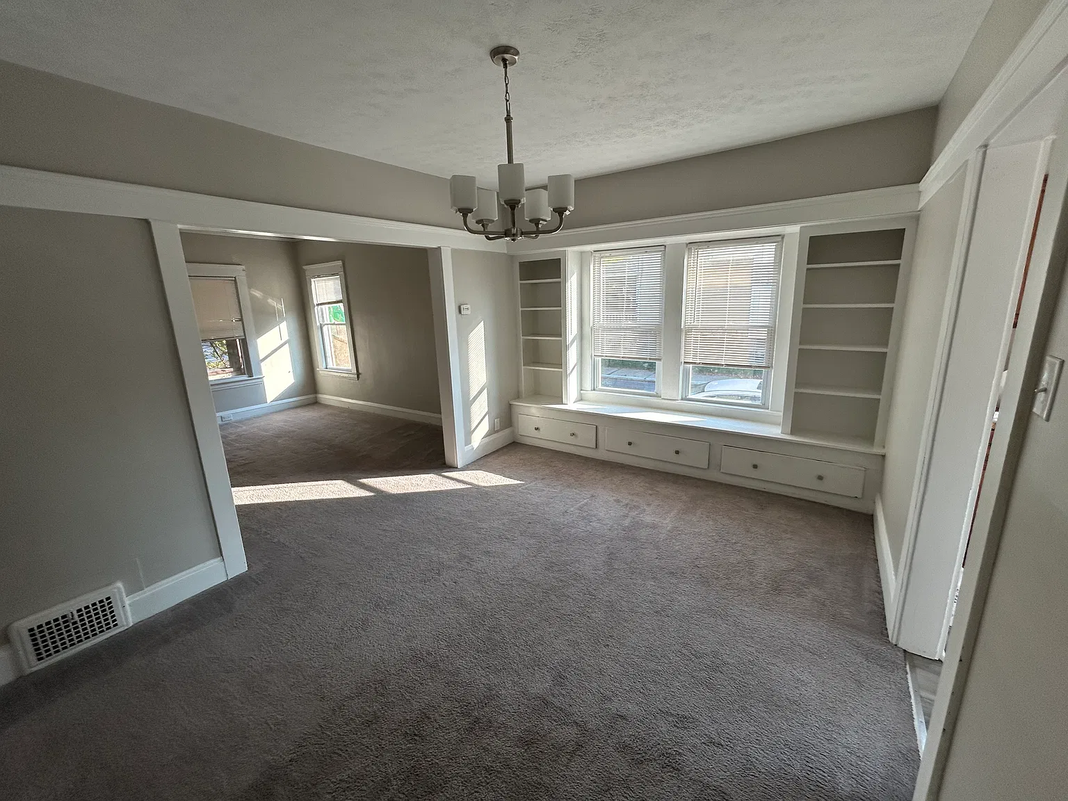 2 bed, 900 sqft, $1,050 — Photo 3