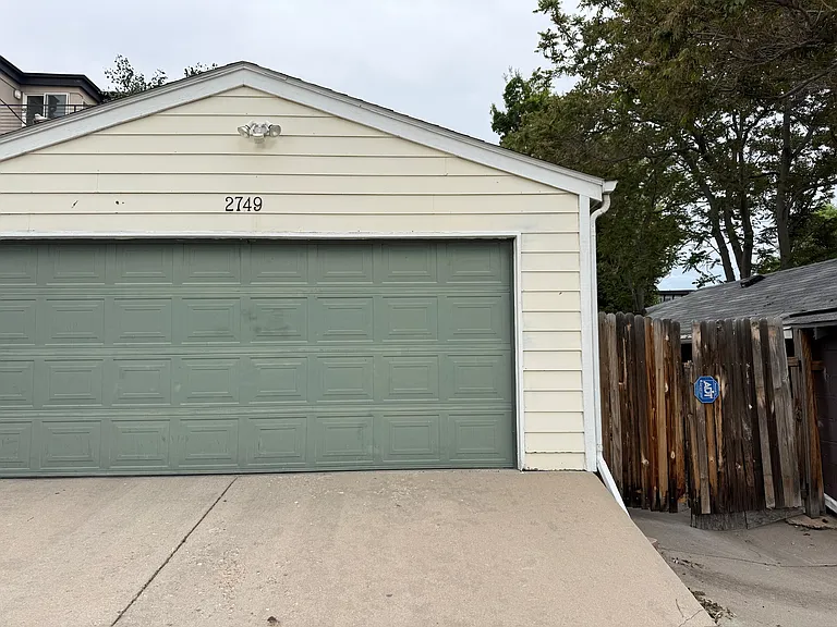 2749 Hazel Ct — Photo 34