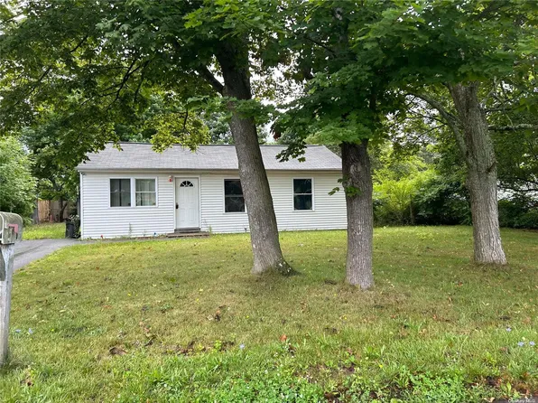 741 Provost Avenue, Bellport, NY 11713