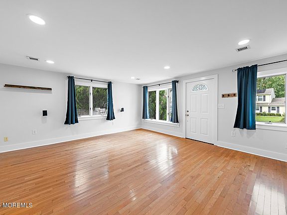 5th image of 108 Hamilton Avenue