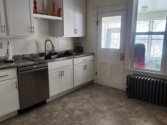 2nd image of 415 N Superior Ave