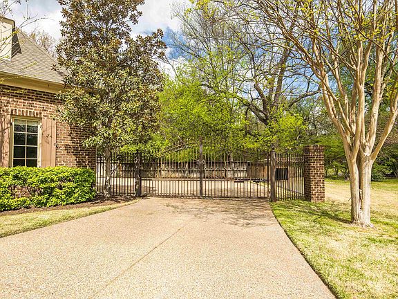 3rd image of 101 N Grove Park Rd