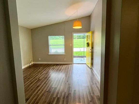4th image of 2754 McCausland Ave