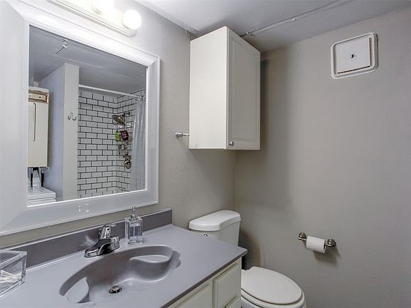 5th image of 3129 Sondra Dr APT 302