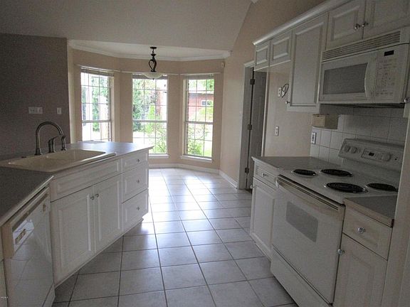 5th image of 13102 Glennwood Pl