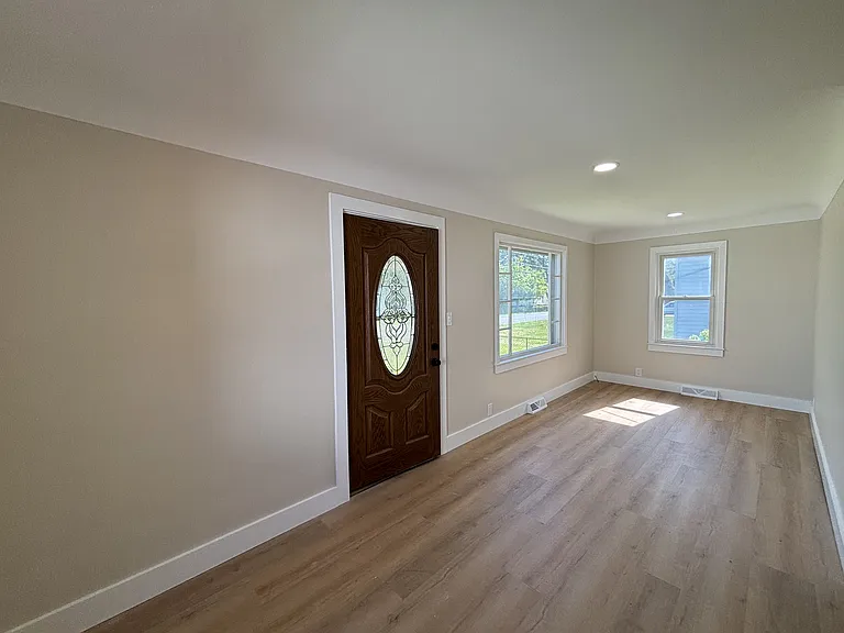 2130 Brady Ave — Photo 3