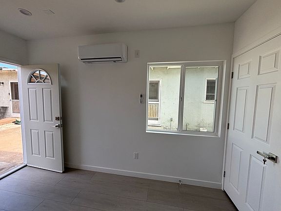 4th image of 10313 Eldora Ave