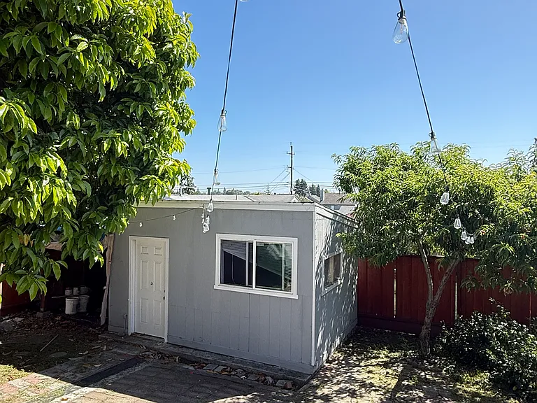 16241 Liberty St — Photo 12
