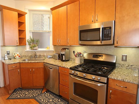 3rd image of 3817 N Lakewood Ave #2