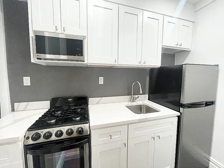 121 E 31st St #1B — Photo 5