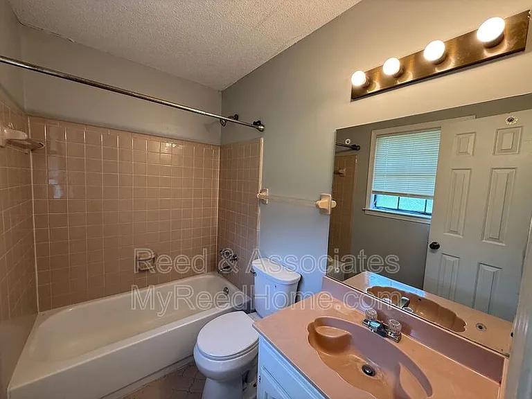 4811 Barkshire Dr — Photo 10