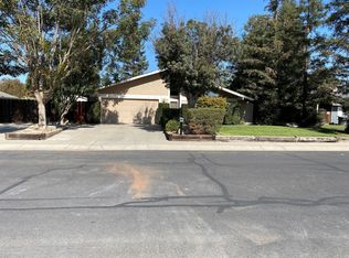 2332 E Paradise Ave, Visalia, CA 93292