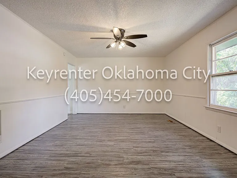 1524 Rowena Ln — Photo 11