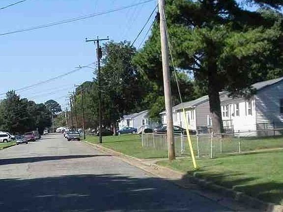 Exterior Neighborhood (street photo)
