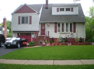 196 Stuyvesant Rd, Teaneck, NJ 07666