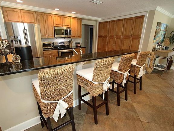 5th image of 235 Bluff View Dr