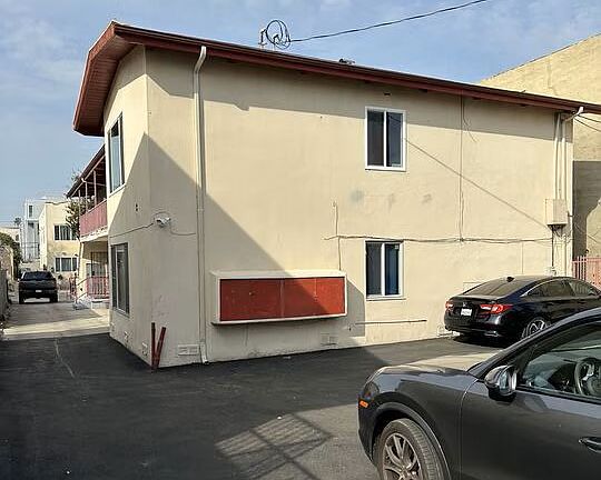 4th image of 1146 Gordon St #1146