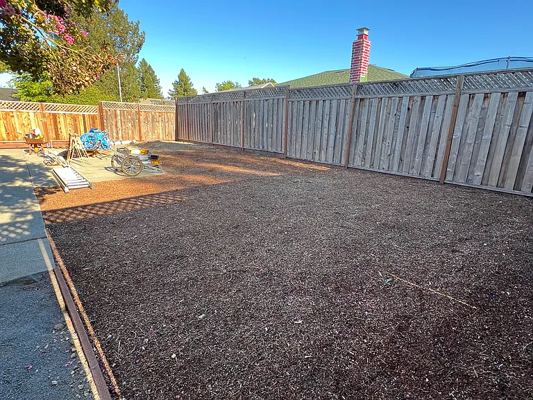 1827 Holiday St — Photo 27