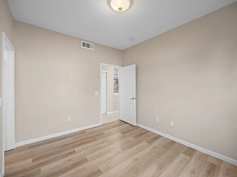 9911 Garibaldi Ave — Photo 23