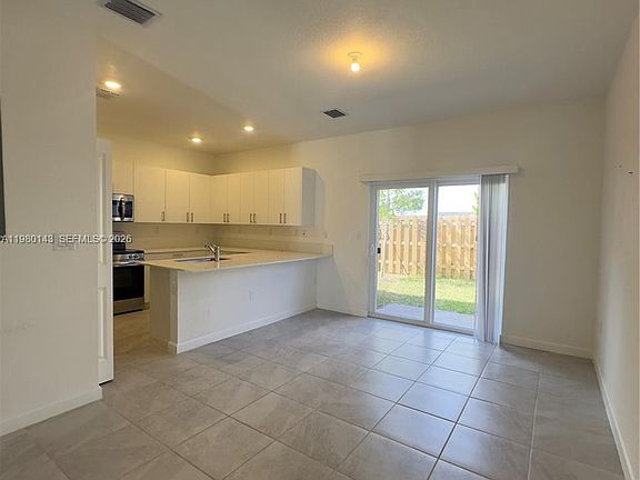 4th image of 2848 SE 26th Ter #2848