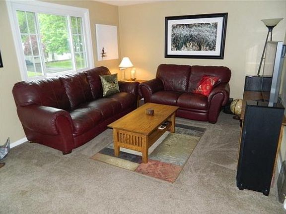 3rd image of 704 Mirador Dr