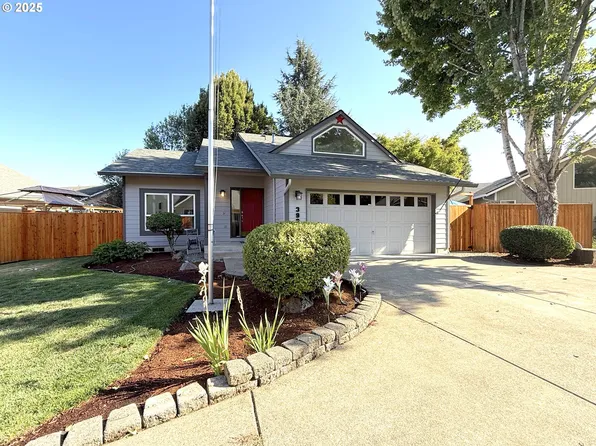 3933 Dorchester Ln, Eugene, OR 97404