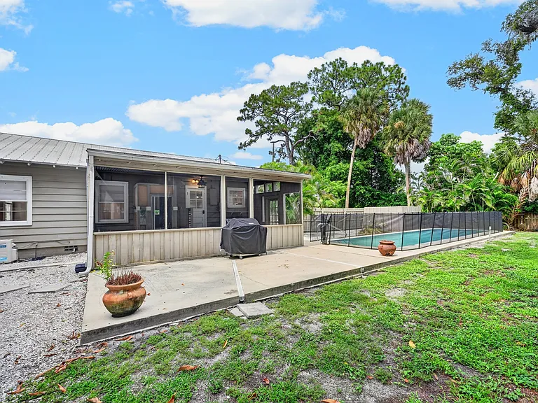 1010 Virginia Dr — Photo 65