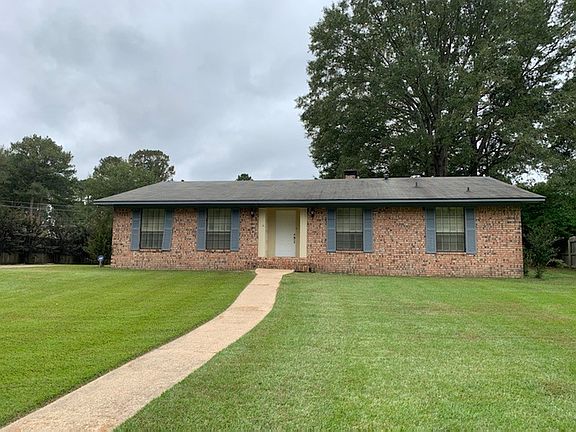 2nd image of 204 Lakeshore Dr