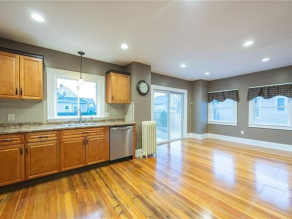2nd image of 200 Woodward Ave