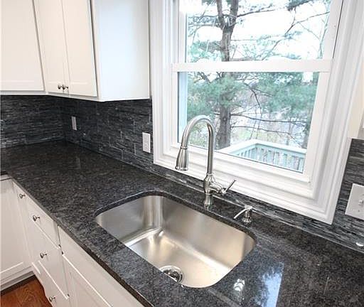 3rd image of 110 Varmor Dr