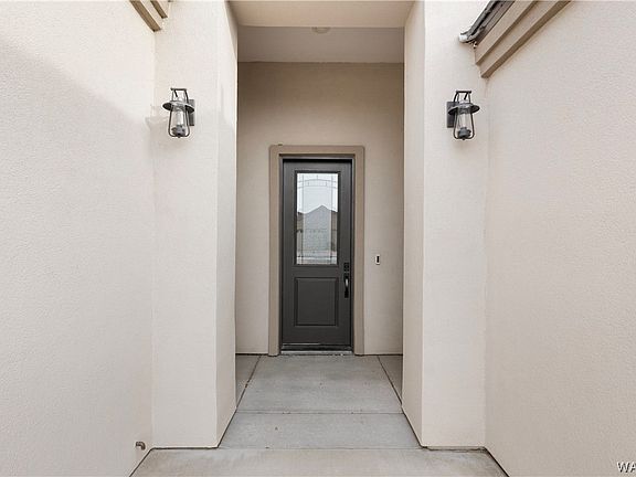 4th image of 2201 E Red Hill Street