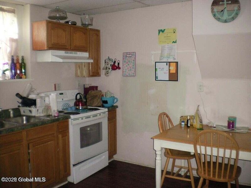 5th image of 214 S Grand Street