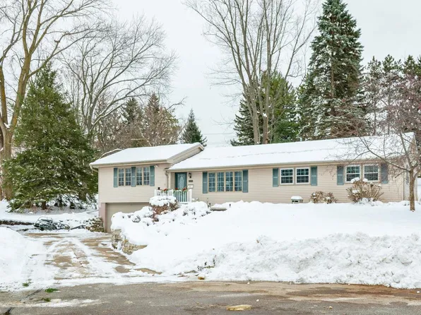 680 Brandt COURT, Pewaukee, WI 53072