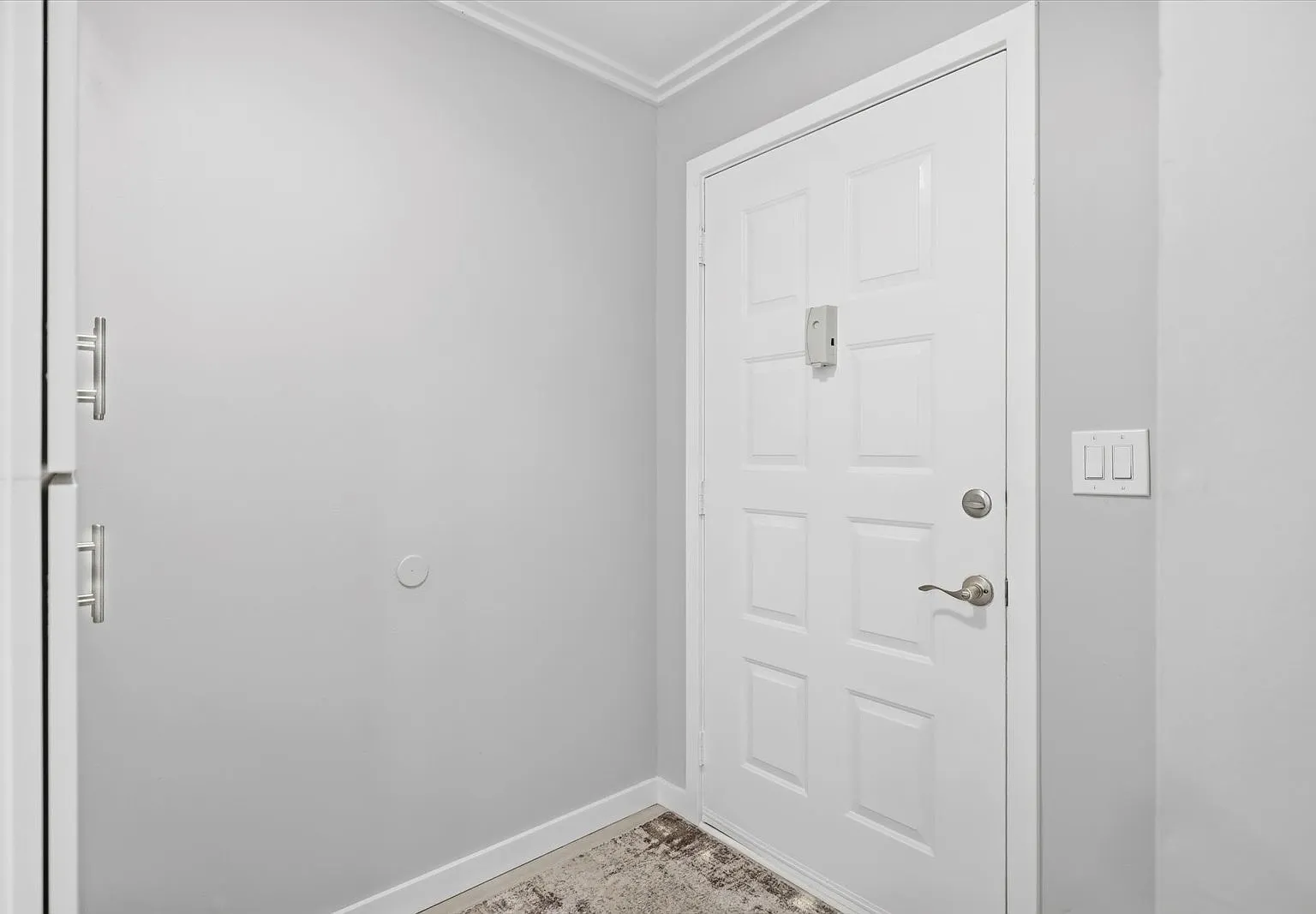 2 bed, 909 sqft, $3,500 — Photo 3