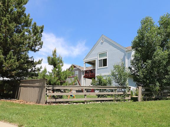 3rd image of 807 Thornwood Cir